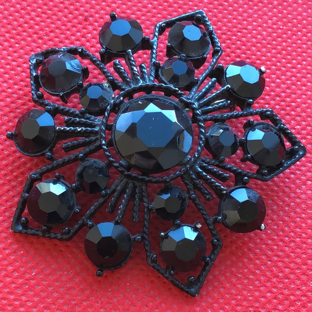 Vintage Faceted Black Rhinestone Weiss Pin 49$